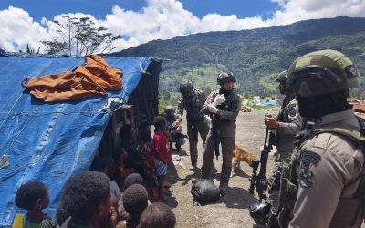 Satgas Damai Cartenz Laksanakan Patroli dan Layanan Kesehatan di Pengungsian Gigobak Sinak, Wujud Nyata Kepedulian kepada Warga