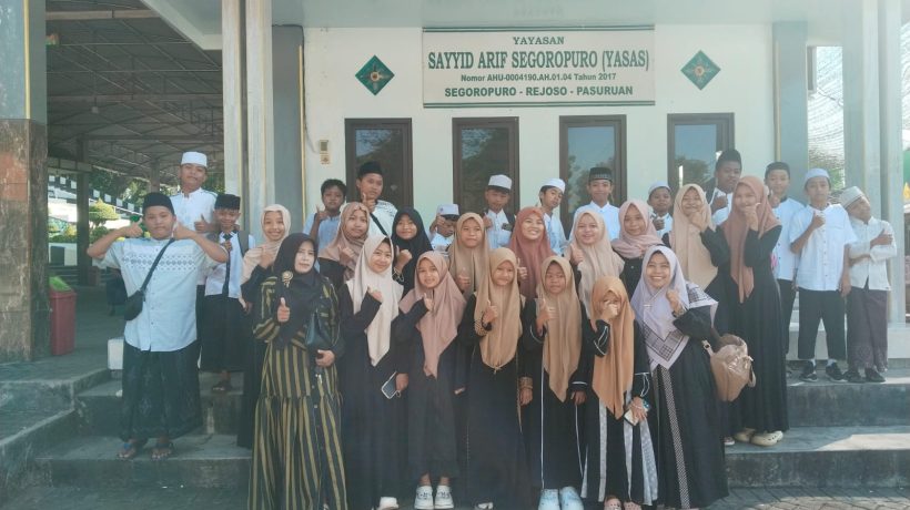 Siswa Kelas 6 SDN Tambakrejo Gelar Ziarah Wali 5 Pasuruan, Upaya Spiritual Menjelang Ujian