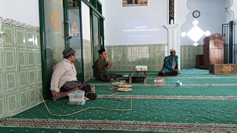 Masjid Nurul Iman Desa Cowek Gelar Pelatihan Penyembelihan Hewan Qurban, Hadirkan Tim Ahli dari Sidogiri