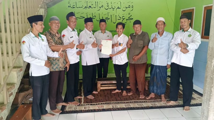Amankan Aset Umat, KUA Grati Fasilitasi Penandatanganan AIW Yayasan Al Istiqomah Buntalan