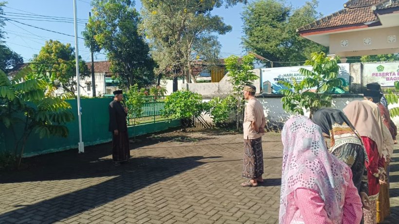 Sinergi Dua Kecamatan, KUA Pusaka Grati dan Nguling Gelar Apel Hardiknas Bersama