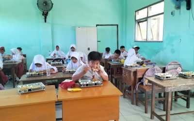 SDN Kalipang 1 Sambut Program Makan Bergizi Gratis Perdana dari SPPG Gratitunon I