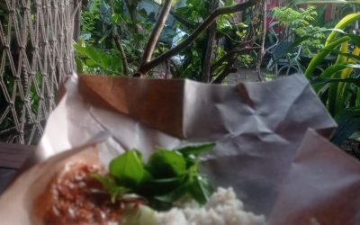 Nikmat Tak Harus Mahal! Nasi Bungkus Lemak Rp5.000 di Galeri Cafe Bangil, Sarapan Syahdu ala Nuansa Bali