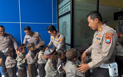 Polisi Sahabat Anak : Polresta Sidoarjo Edukasi Tertib Lalu Lintas Sejak Dini
