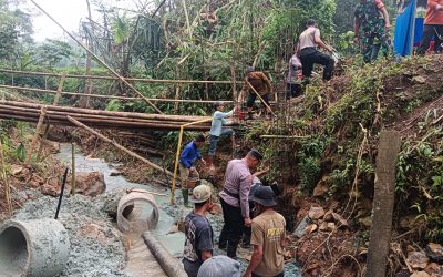 Sinergi untuk Negeri, Polres Trenggalek Bersama Warga Bangun Jembatan Merah Putih Presisi