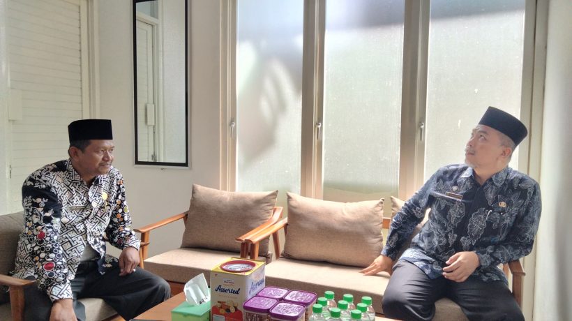 Tinjau KUA Kec. Grati, Plt Kepala Kemenag Kab. Pasuruan H. Achmad Shampton: Layani Masyarakat dengan Senyum dan Ikhlas