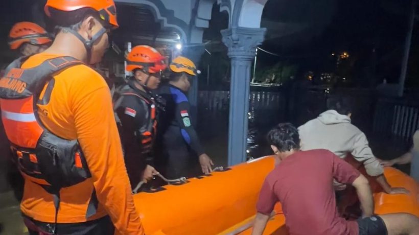 Waspada Anomali Cuaca! Banjir Luapan Semeru Terjang Dusun Biting Lumajang di Tengah Musim Kemarau