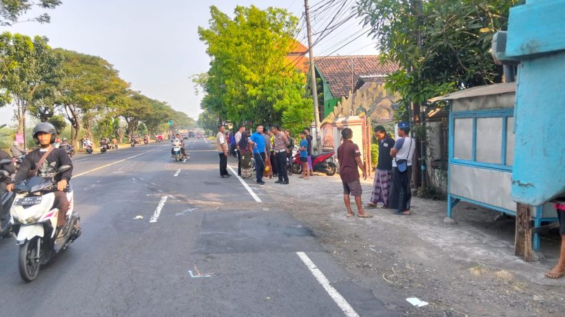 Gagal Mendahului, Pengendara Vixion Terjatuh dan Terlindas Dump Truck di Rejoso Pasuruan, Warga Sebut Korban Meninggal