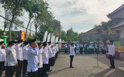 Apel Pagi Kemenag Kab. Pasuruan: Plt Kepala Serahkan Trophy OLIMPABA 2026 dan Tekankan Reformasi Mindset Pelayanan ASN