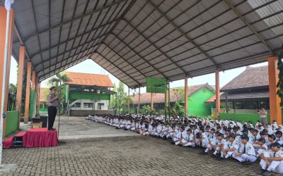 Menanamkan Kesadaran Generasi Muda, Satbinmas Polres Pasuruan Lakukan Pembinaan Humanis di SMPN 1 Gempol