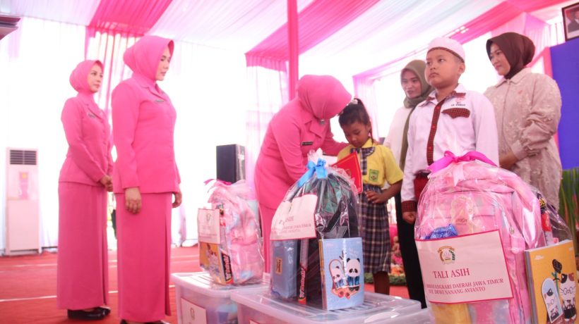 Ketua Bhayangkari Jatim Tinjau UMKM dan Serahkan Tali Asih di Polres Pasuruan