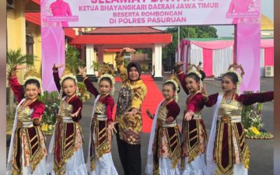Sambut Rombongan Ketua Bhayangkari Daerah Jatim Dewi Nanang Avianto, Tari Puspita Arum Pukau Hadirin di Mapolres Pasuruan