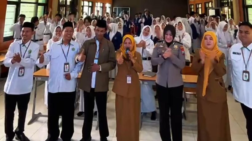 Bentengi Generasi Muda dari Pergaulan Bebas, KUA Purwosari Gelar Bimbingan Remaja Usia Sekolah (BRUS) di SMAN 1 Purwosari