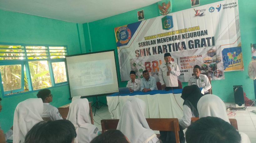 Perkuat Sinergi, KUA Grati Gelar Bimbingan Remaja Usia Sekolah di SMK Kartika Grati
