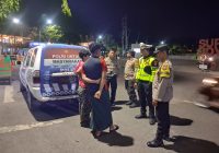 Patroli Dialogis Polres Pelabuhan Tanjungperak Imbau Warga di Pesisir Surabaya Antisipasi Banjir Rob