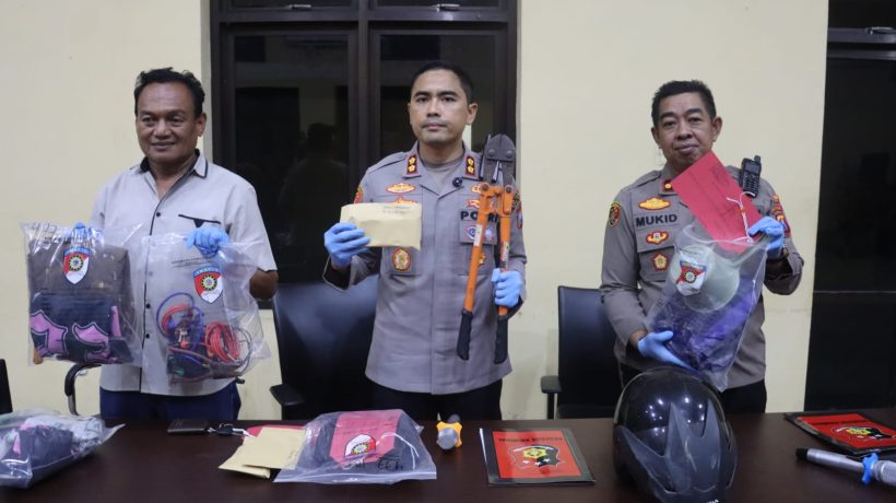 Polres Pacitan Amankan Dua Tersangka Penyiram Air Keras Penjual Tempe