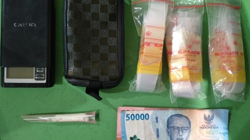 Polrestabes Surabaya Amankan Tersangka Pengedar Narkoba, Sita 42,9 Gram Sabu