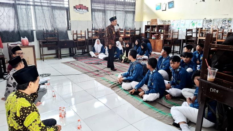 Cegah Pernikahan Dini, KUA Prigen Bekali Siswa SMP Sejahtera Lewat Program BRUS