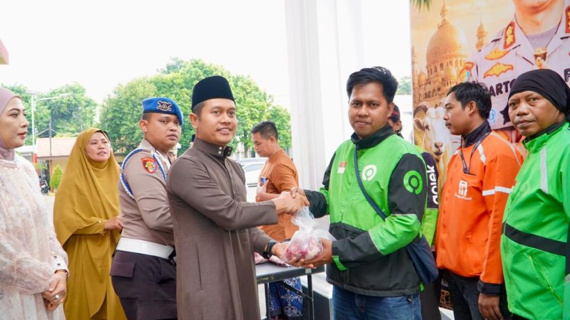 Polres Pasuruan Salurkan 16 Sapi dan 57 Kambing Kurban untuk Masyarakat di Hari Idul Adha