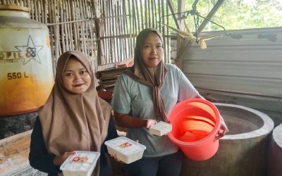 Dukung Kemajuan UMKM, KUA Prigen Serahkan Sertifikat Halal Gratis kepada Produsen Tahu di Dayurejo