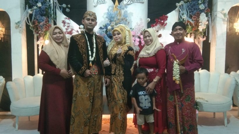 Harmoni Dua Kota: Lutfita dan Andrian Resmi Menikah di Surabaya, Dipandu MC Kondang Jalaludin AW