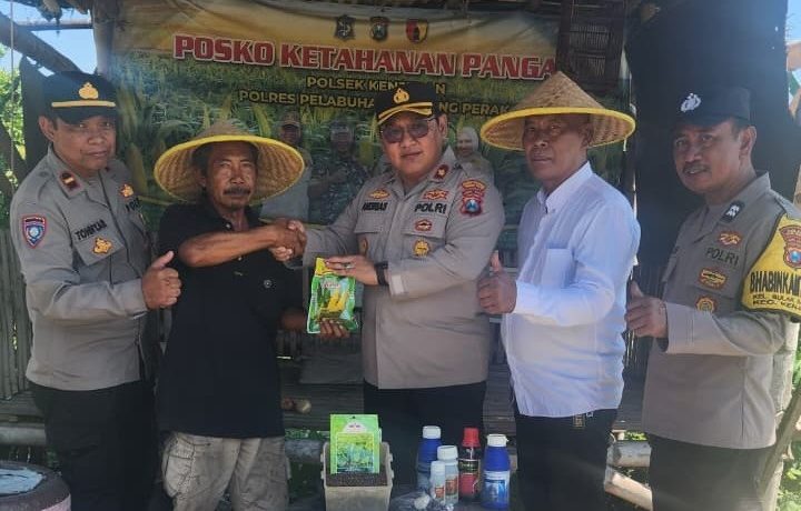 Polres Pelabuhan Tanjungperak Salurkan Bantuan Bibit dan Obat Hama untuk Kelompok Tani