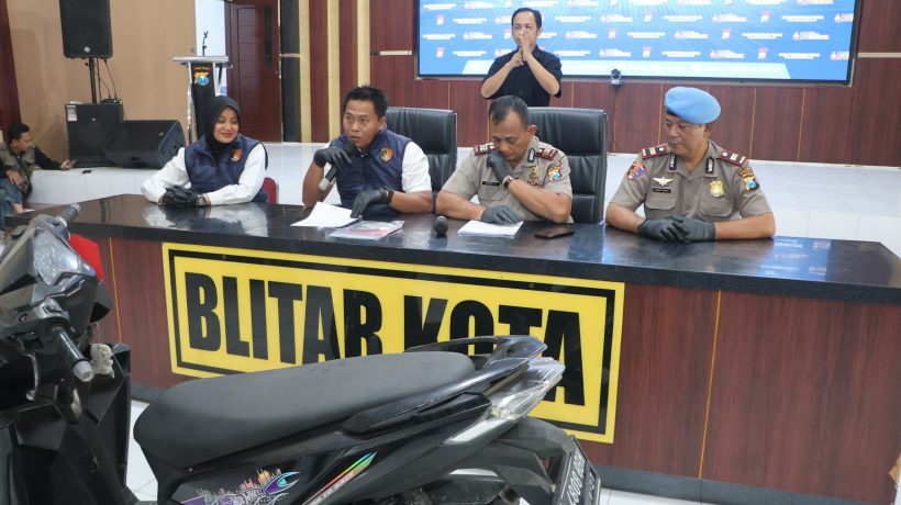 Polres Blitar Kota Amankan Tiga Tersangka Perampasan Modus Jebak Korban Lewat Aplikasi Kencan