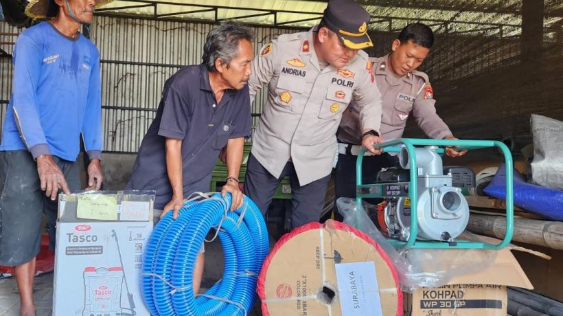 Polres Pelabuhan Tanjungperak Salurkan Bantuan Alat Pertanian Dukung Ketahanan Pangan Nasional