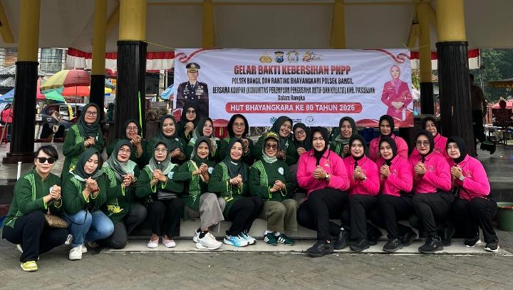 Sambut Hari Bhayangkara ke-80, Polsek Bangil Bersama Forkopimcam dan KOMPPAK Gelar Bakti Sosial di Alun-Alun