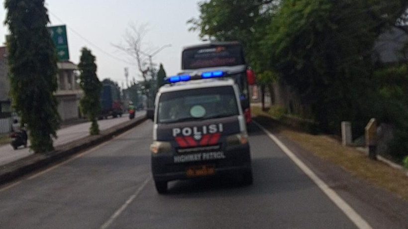 Sambut Hari Bhayangkara ke-80, Satlantas Polres Pasuruan Kawal Rombongan Outing Class SDN Kalipang 1
