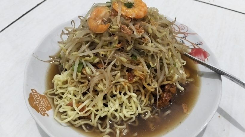 Kuliner Legendaris Menggugah Selera: Menikmati Kelezatan Lontong Balap Toping Udang Khas Pasuruan