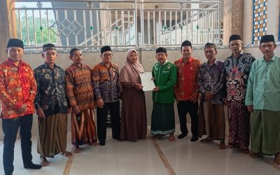 Resmi, KUA Prigen Pasuruan Serahkan Akta Ikrar Wakaf Kepada Yayasan Al-Hidayah
