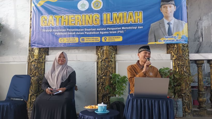 Akselerasi Disertasi PAI, H. Abdul Basit Mahasiswa Doktoral UAC Serahkan Karya Buku di Gathering Ilmiah Kota Batu