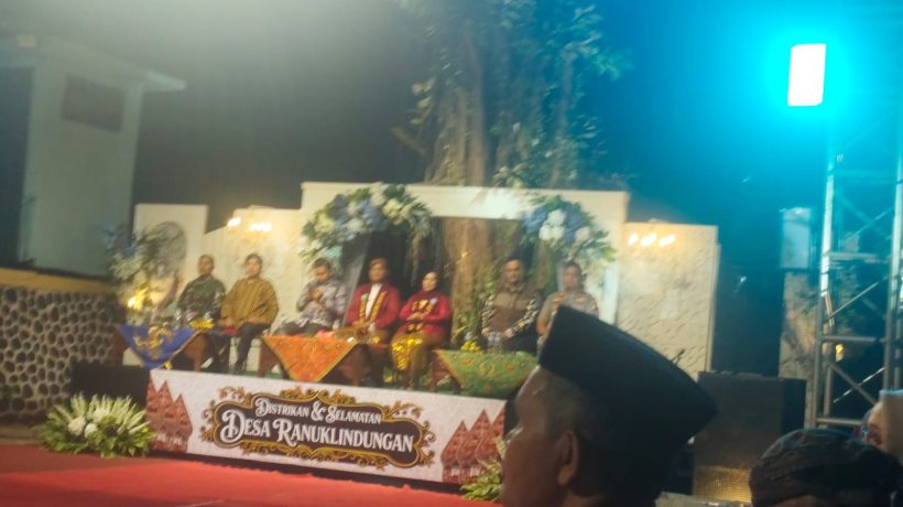 Ribuan Warga Padati Wisata Danau Ranu Grati, Tradisi Distrikan dan Selametan Desa Ranuklindungan Berlangsung Khidmat