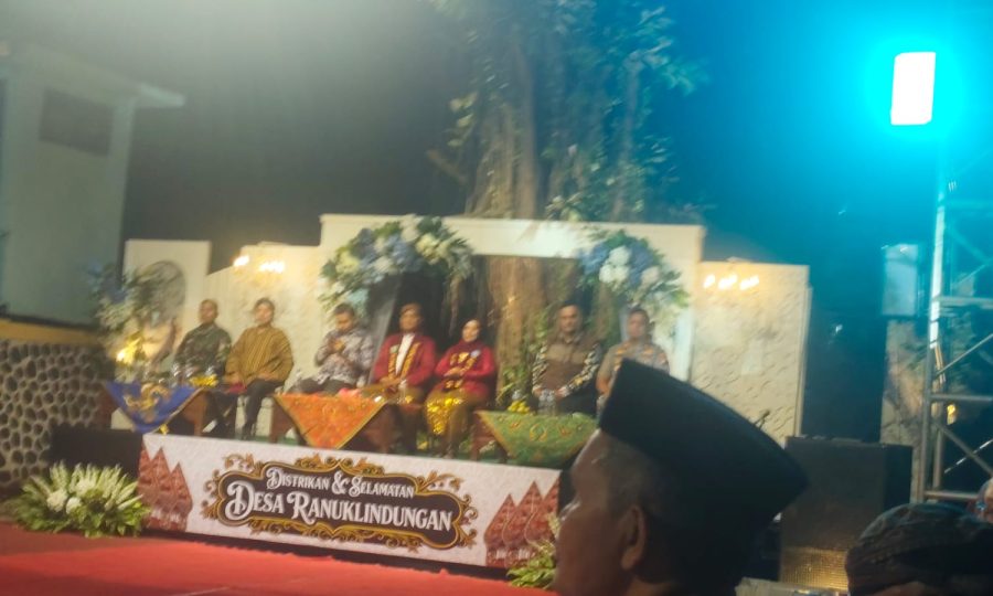 Ribuan Warga Padati Wisata Danau Ranu Grati, Tradisi Distrikan dan Selametan Desa Ranuklindungan Berlangsung Khidmat