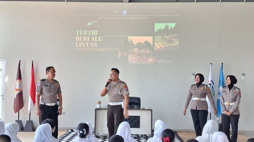 Polres Mojokerto Edukasi Pelajar Tanamkan Budaya Tertib Lalu Lintas dan Cegah Perundungan