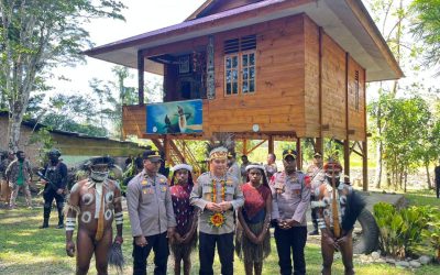 Astamaops Kapolri Berbagi Semangat Belajar Bersama Anak-Anak Papua di Pusat Olah Seni Wesaput