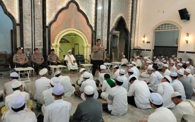 Perkuat Sinergi Polri dan Santri, Satbinmas Dan Satlantas Polres Pasuruan Gelar Safari Jumat di Ponpes Dalwa