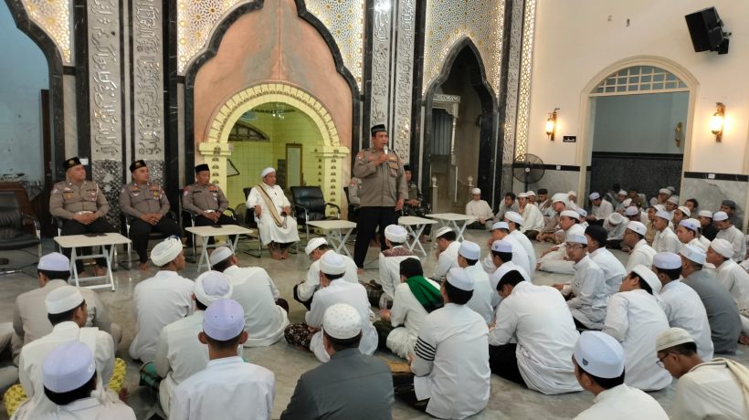 Perkuat Sinergi Polri dan Santri, Satbinmas Dan Satlantas Polres Pasuruan Gelar Safari Jumat di Ponpes Dalwa