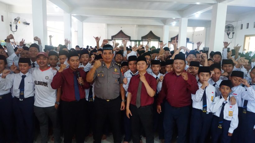 Merawat Generasi Emas dari Ancaman Narkoba dan Bullying, Satbinmas Polres Pasuruan Gelar Binluh di ALBERR Pandaan