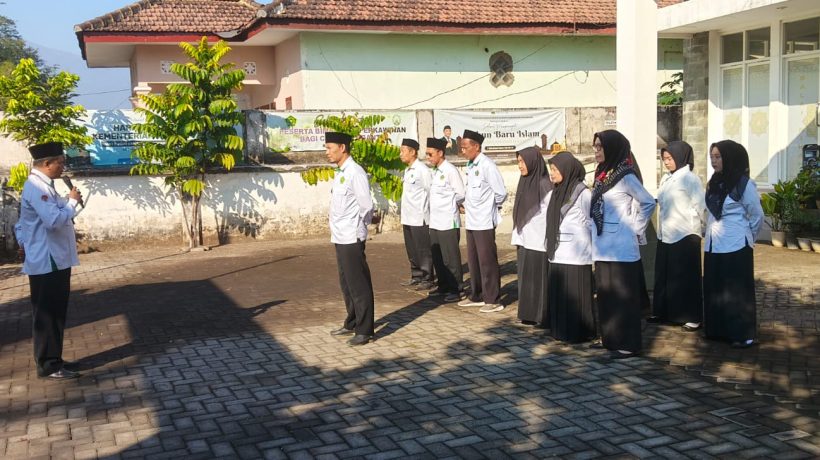 Awali Minggu Akhir Juli, KUA Pusaka Grati Gelar Apel Pagi Bersama Lintas Sektor dan Siswa Magang