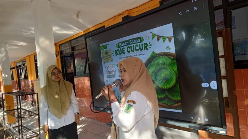 Perpaduan Teknologi IFP dan Tradisi: SDN Kalipang 1 Pasuruan Kenalkan Kue Kucur di Rabu Budaya