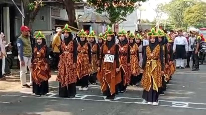 Meriahkan HUT RI ke-81, PC PGRI Wonorejo Gelar Lomba Gerak Jalan Diikuti 150 Peleton