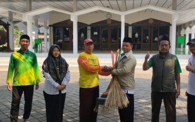 Sukseskan Program Kemenag, KUA Kejayan Gelar ‘Geber Masjid’ di Sladi dan Masjid Tiban