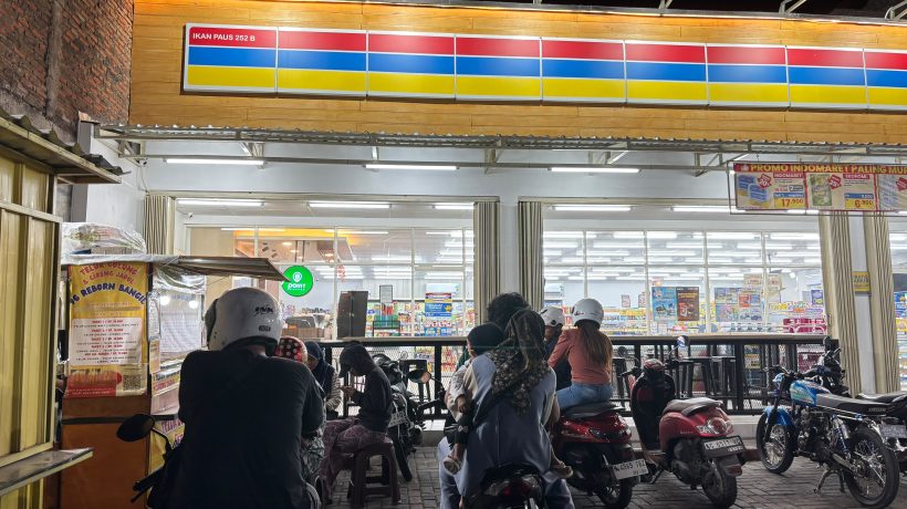 Nikmatnya Nostalgia, Telur Gulung 96 dan Cireng Jadul Bangil Jadi Favorit Tempat Nongkrong Warga