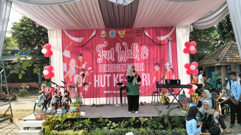 Semarakkan Kemerdekaan RI dan Maulid Nabi, SMPN 1 Bangil Gelar Fun Walk hingga Bazar UMKM
