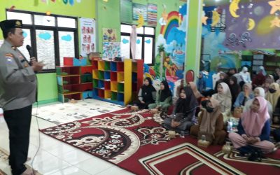 Polres Pasuruan Tanamkan Nilai Disiplin dan Kesadaran Hukum kepada Wali Murid KB/RA Persis Bangil