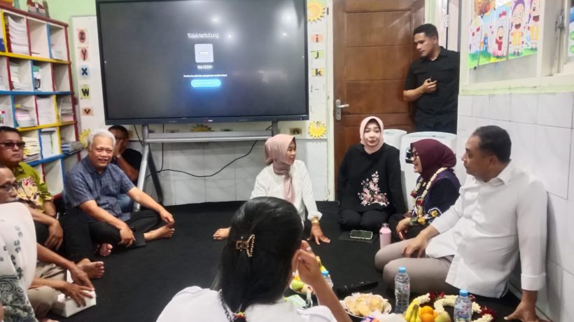 Tegaskan Ketepatan Bansos, Wali Kota Surabaya Eri Cahyadi Kumpulkan Pejabat Pemkot dan Tokoh Masyarakat Wonorejo