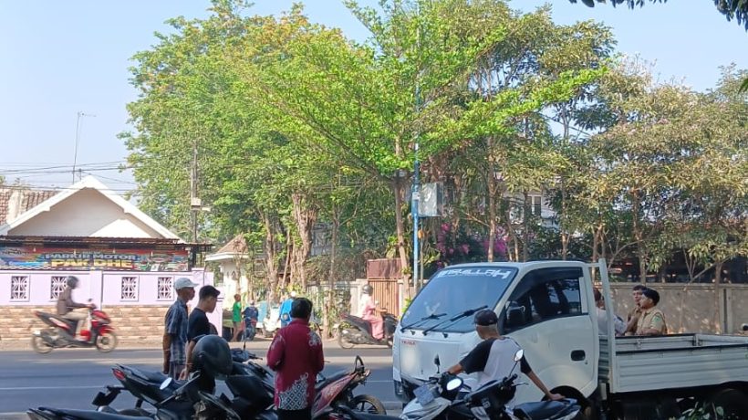 Diseruduk Picup Putih, Guru SMPN 2 Nguling Meninggal Dunia di TKP