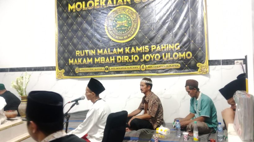 Gelar Dzikir Ghofilin di Makam Mbah Dirjo, Majelis Taubat Nur Ilahi Rawat Tradisi Gus Miek